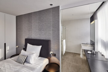 Single hotel room in Munich with a view of the bathroom in the modern accommodation.
